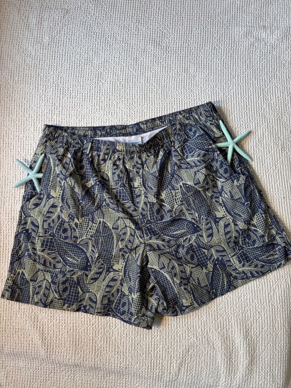 Columbia Navy & Tan Fish Printed Swim Trunks, 3 Pockets, Lined, XL NWOT